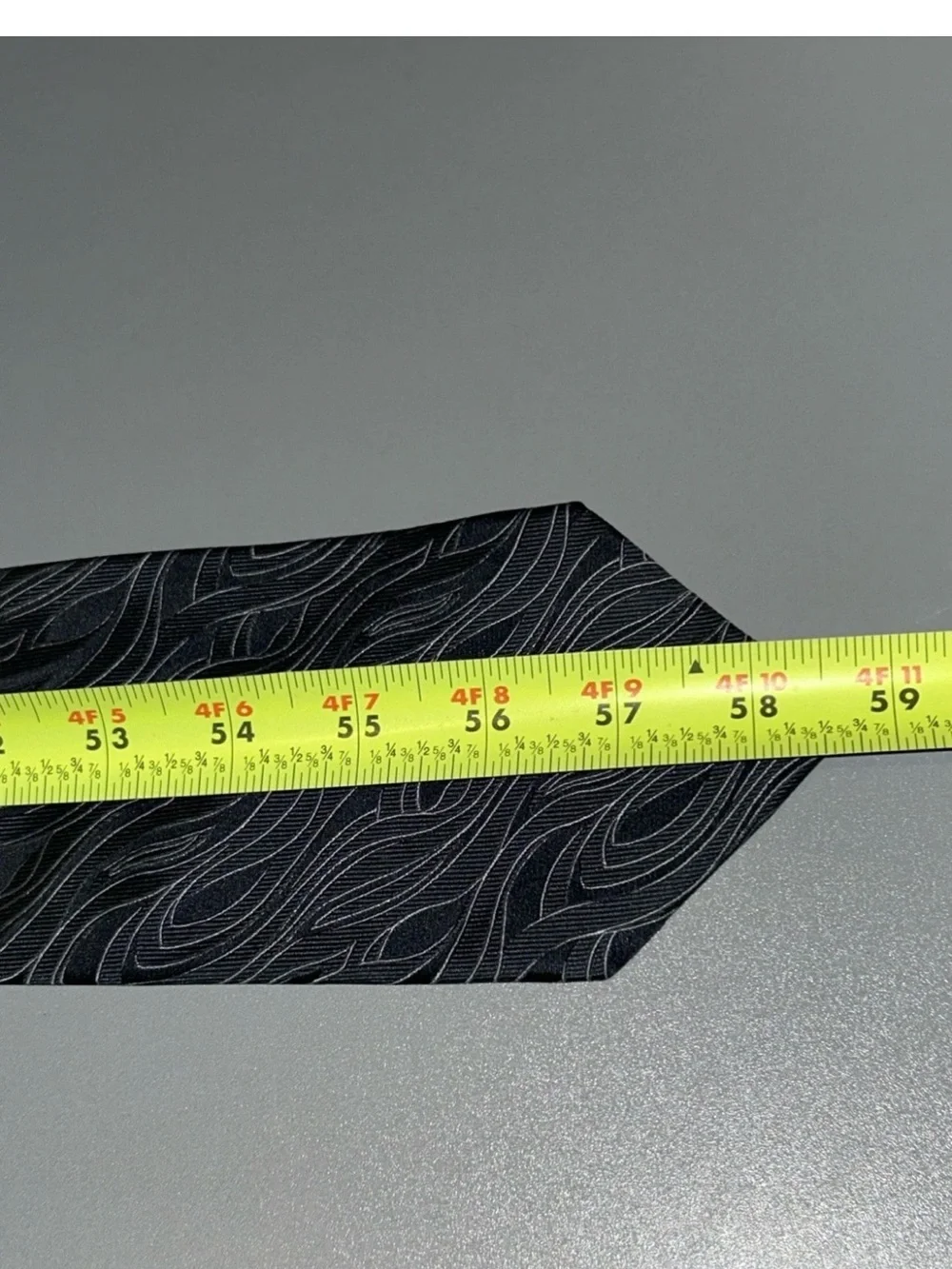 Authentic Gucci Grey & Black Silk Neck Tie Made In Italy
